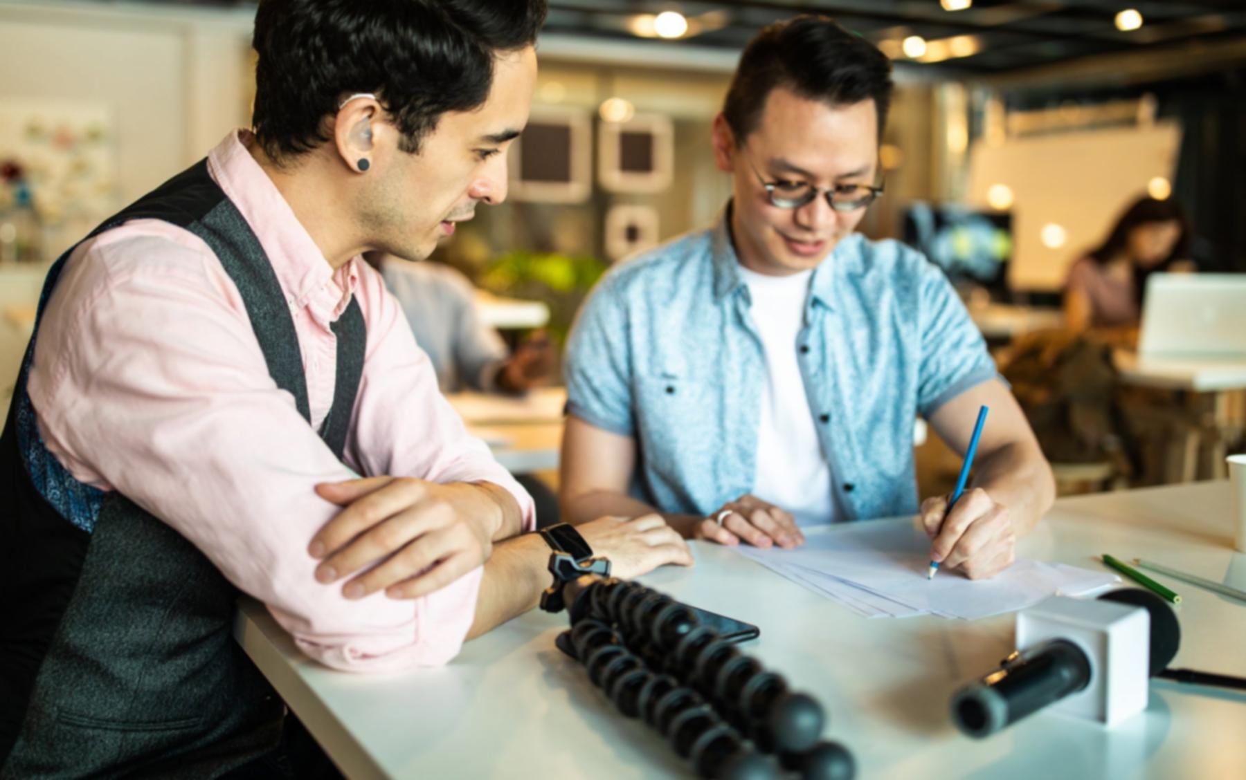 Teilnehmer bei der Gruppenarbeit zur Budgetplanung